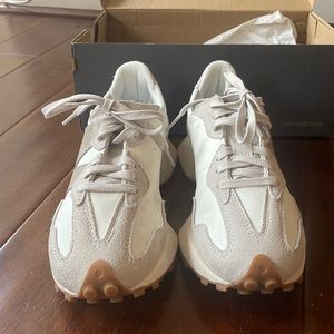 New Balance 327 sneakers (NWT)